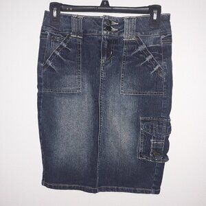 Younique ladies size 1 stretchy blue denin skirt w/3 front,2 back pockets,